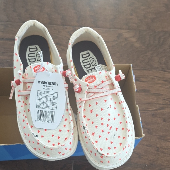 Hey Dude  Womens  - White with Red Hearts - Picture 2 of 8